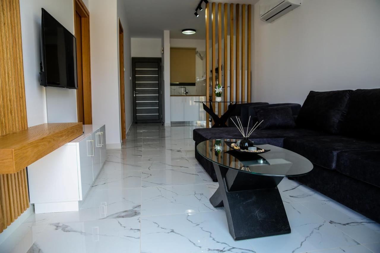 Sea Side Appartment In Kato Paphos Exteriör bild
