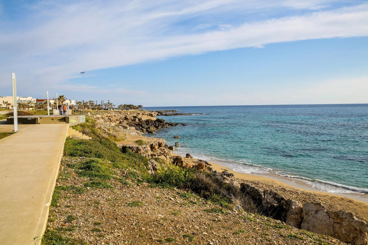 Sea Side Appartment In Kato Paphos Exteriör bild