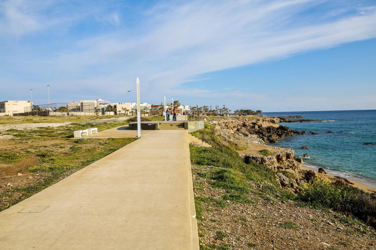 Sea Side Appartment In Kato Paphos Exteriör bild