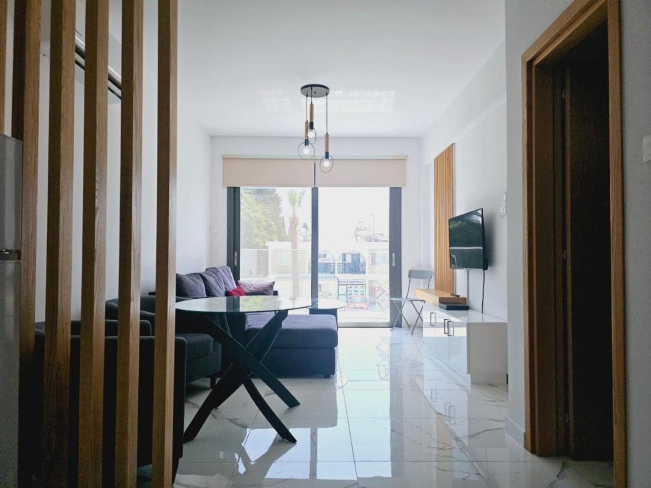 Sea Side Appartment In Kato Paphos Exteriör bild